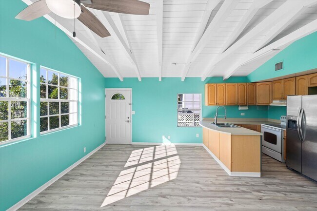 Foto del edificio - Canalfront 2BR/1BA Upstairs Residence – Legal Duplex | Summerland Key