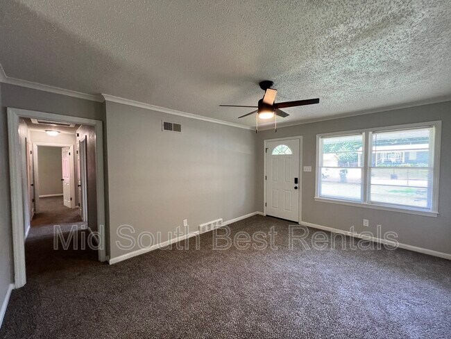 Building Photo - 3757 Alma Dr