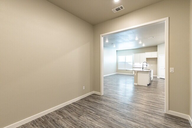 Building Photo - Beautiful 4 bed 3 bath home