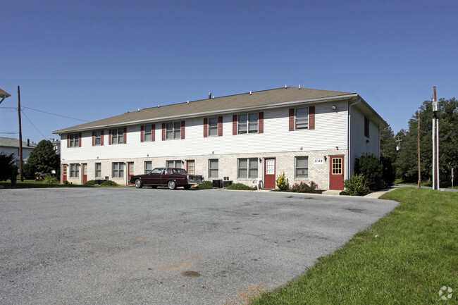 Exterior - Penn Square Apartments