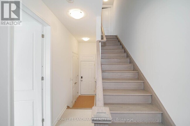 Building Photo - 5 Wisla Ave