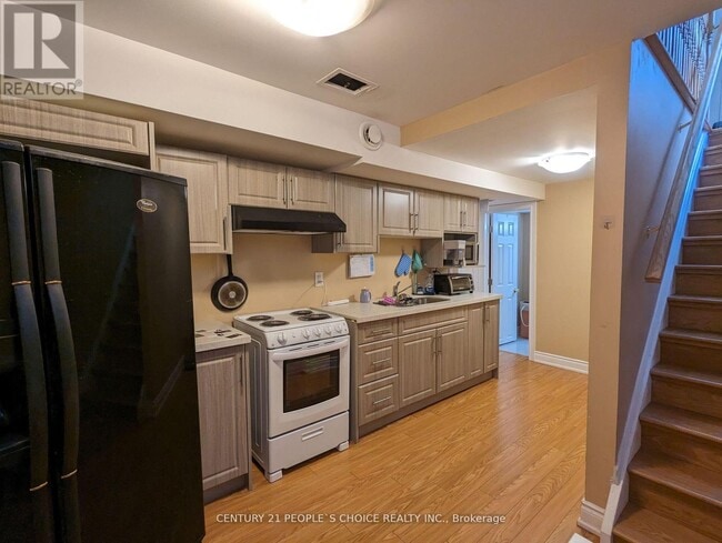 Building Photo - 485 Greenpark Crescent