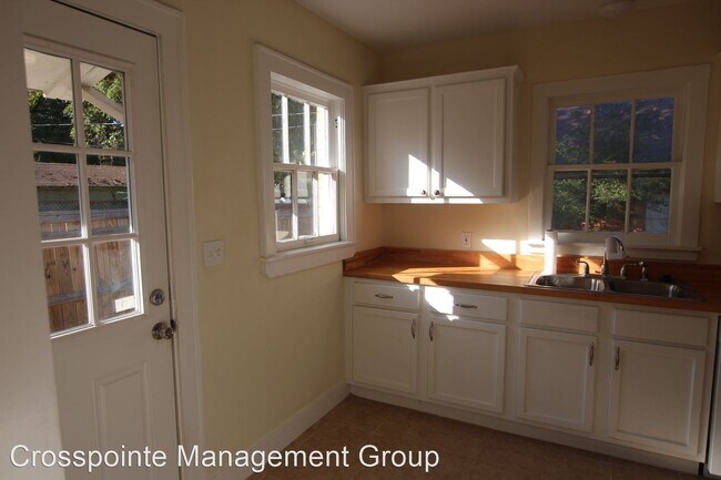 Building Photo - 2 br, 1 bath House - 845 S Donnybrook