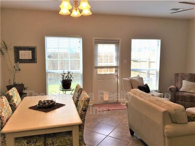 Foto del edificio - 104 Covington Meadow Cir