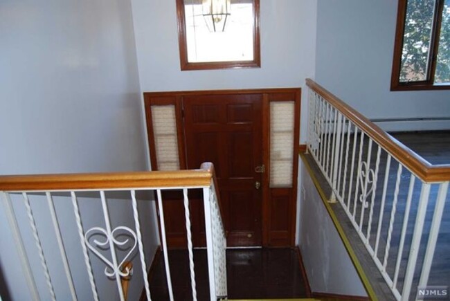 Building Photo - 444 Sylvan St