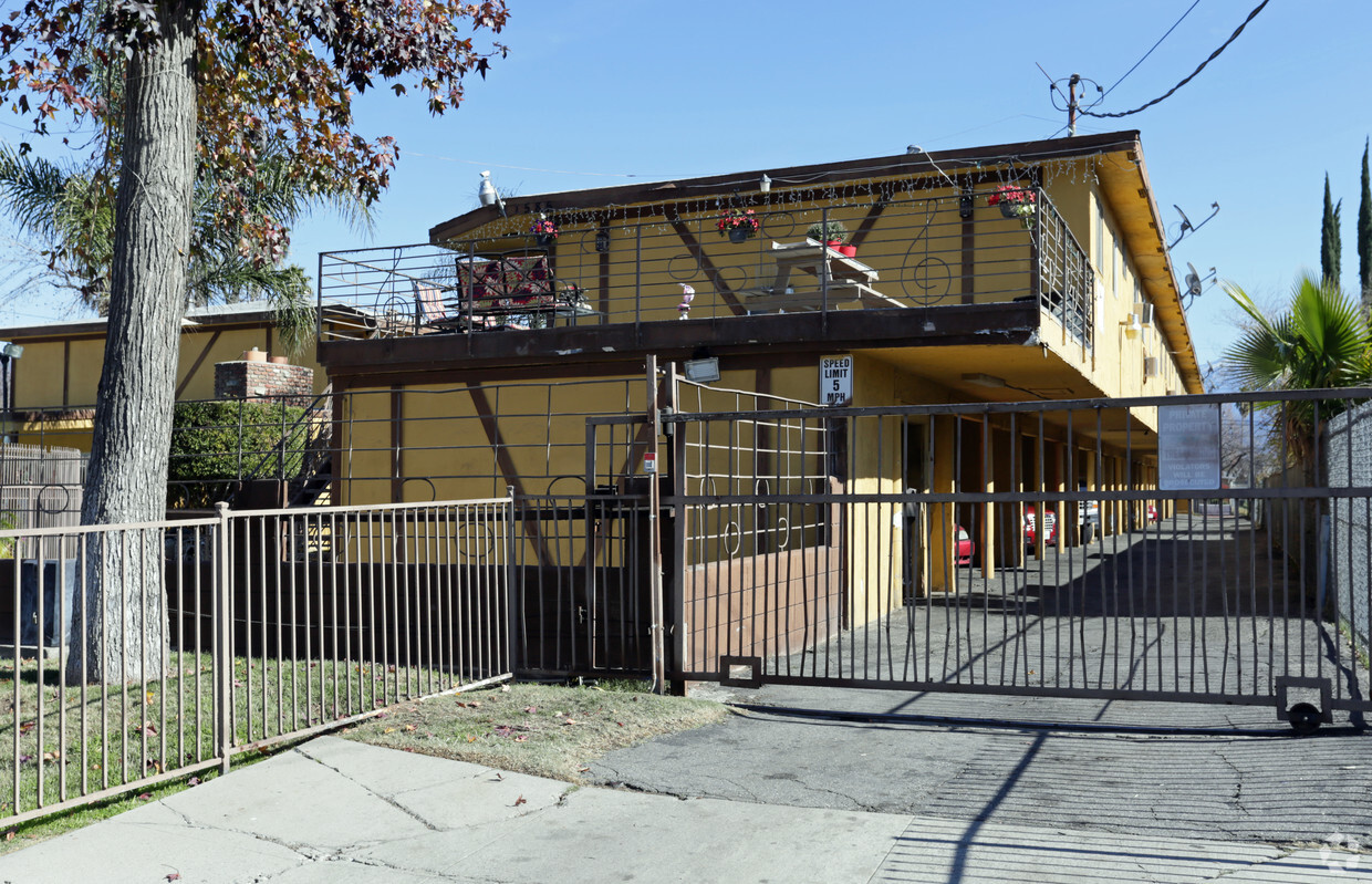 Building Photo - Lugo Courtyard