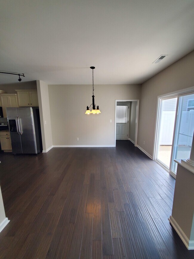 Vista del comedor 1 - 101 Scuppernong Way