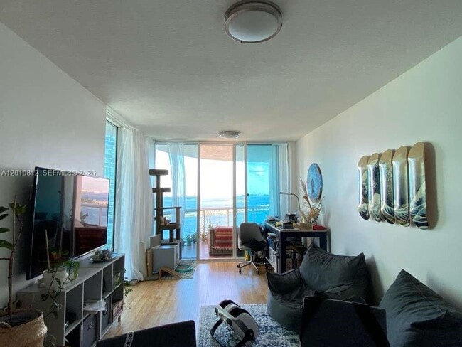 Foto del edificio - 480 NE 30th St