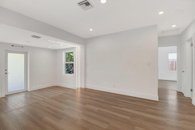 Building Photo - 420 SW 13th St