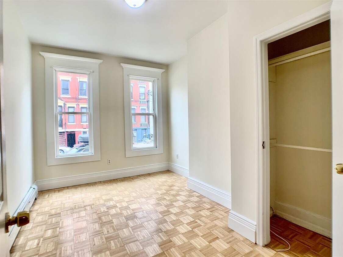 Primary Photo - 305 Madison St