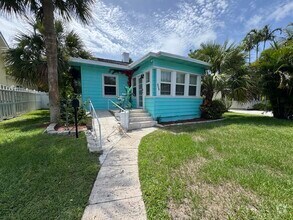 Building Photo - 305 N Lakeside Dr