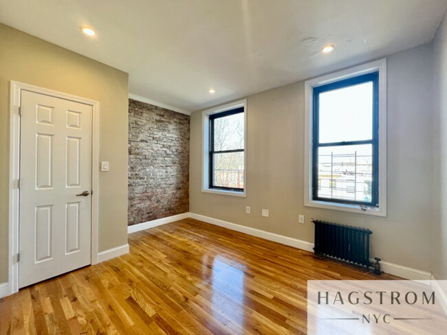 Foto del edificio - 607 Gates Ave