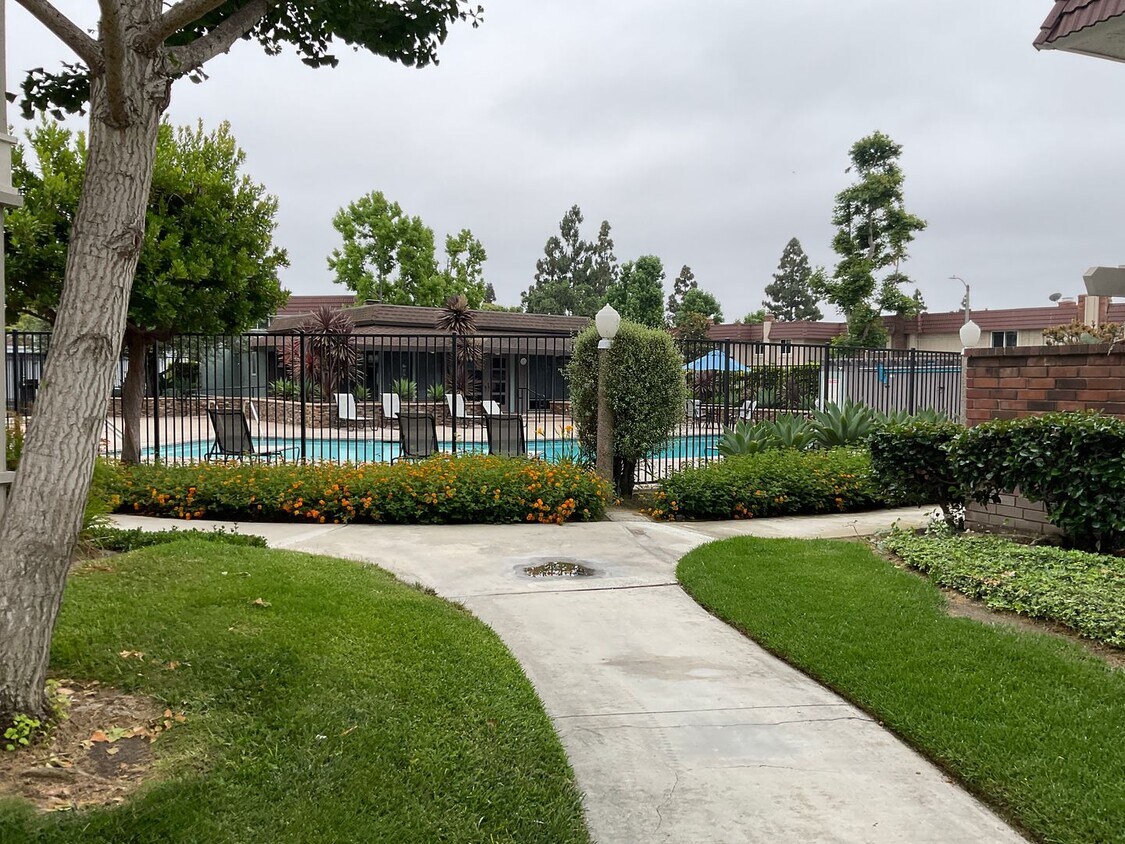 Primary Photo - 11261 Knott Ave