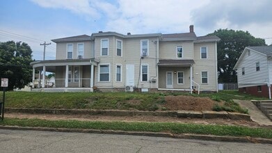 Building Photo - 238 S Maple St