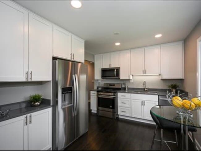 Building Photo - 355 N 2nd Ave