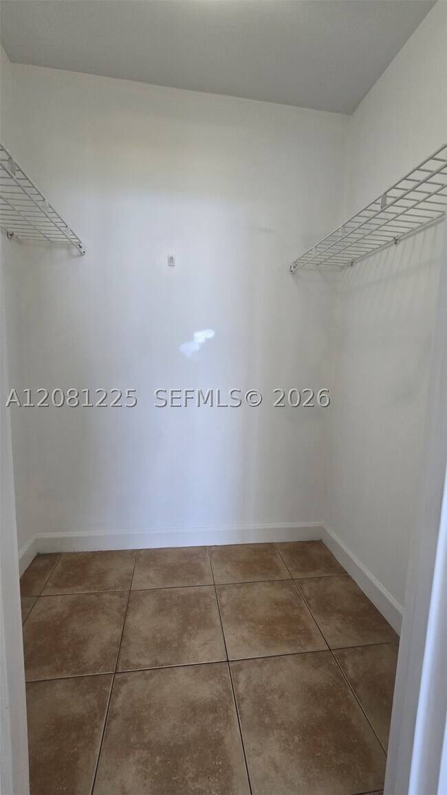 Building Photo - 2899 Collins Ave