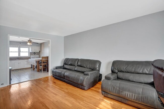 Building Photo - 1400 70th St