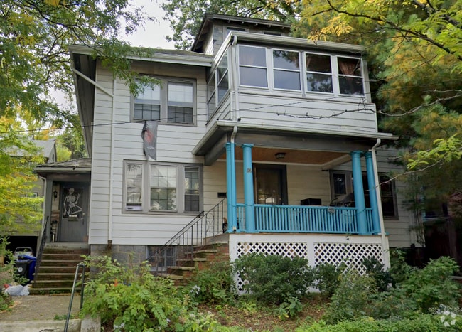 Building Photo - 94 Winchester St