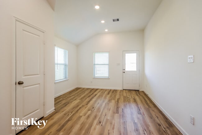 Building Photo - 15807 Kinord Ter Dr