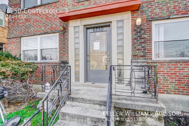 Building Photo - Fabulous one bedroom in Pleasant Ridge