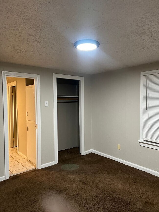 Foto del edificio - 6128 E 11th St