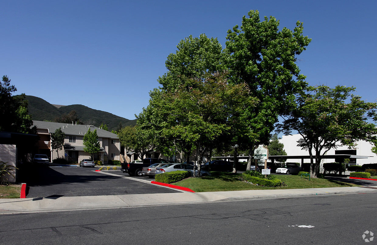 Building Photo - Willowbrook Apartments