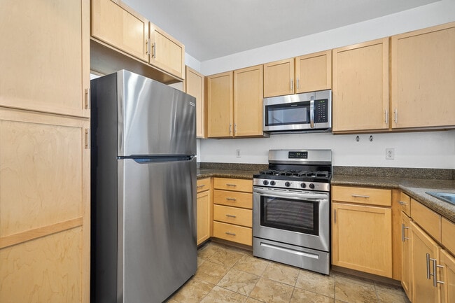 Building Photo - 6400 Crescent Park E