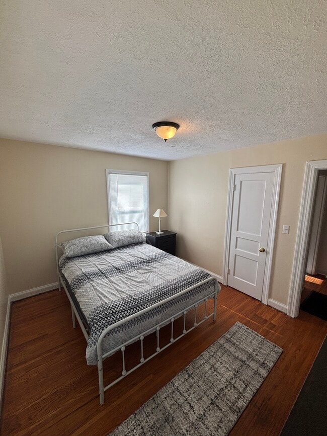 Bedroom - 140 E Wellington Ave