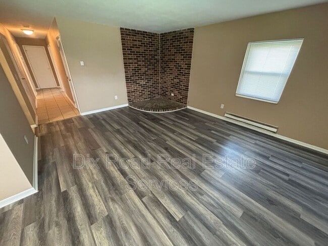 Building Photo - 1080 Azel Ave