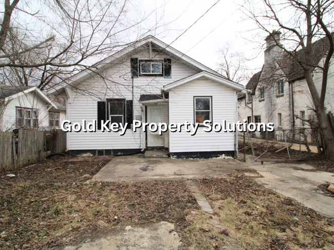 Building Photo - Spacious 3 BR 1 BA House with Dining Room ...