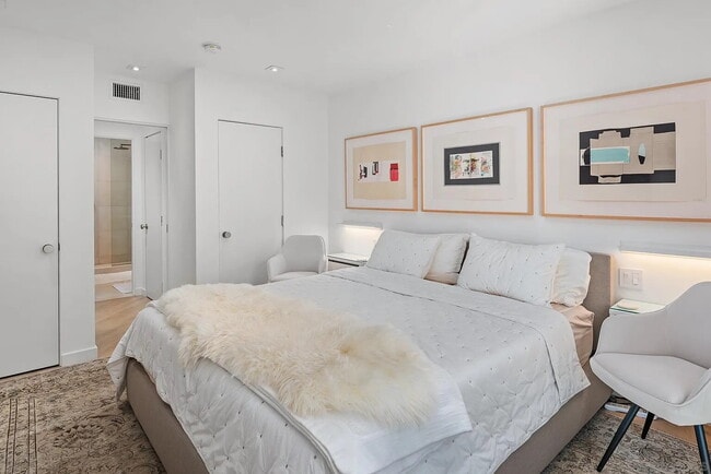 Foto del edificio - "Chic Coastal Living: Elegant 1-Bedroom Retreat with Luxe Finishes in La Jolla"