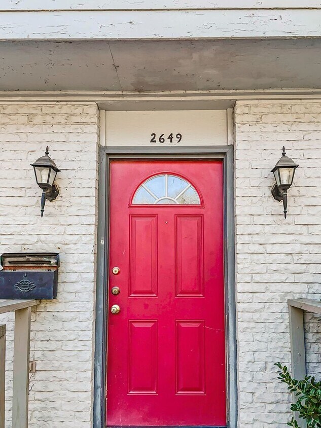 Primary Photo - GREAT HOUSE IN AN EXCELLENT LOCATION. Beau...