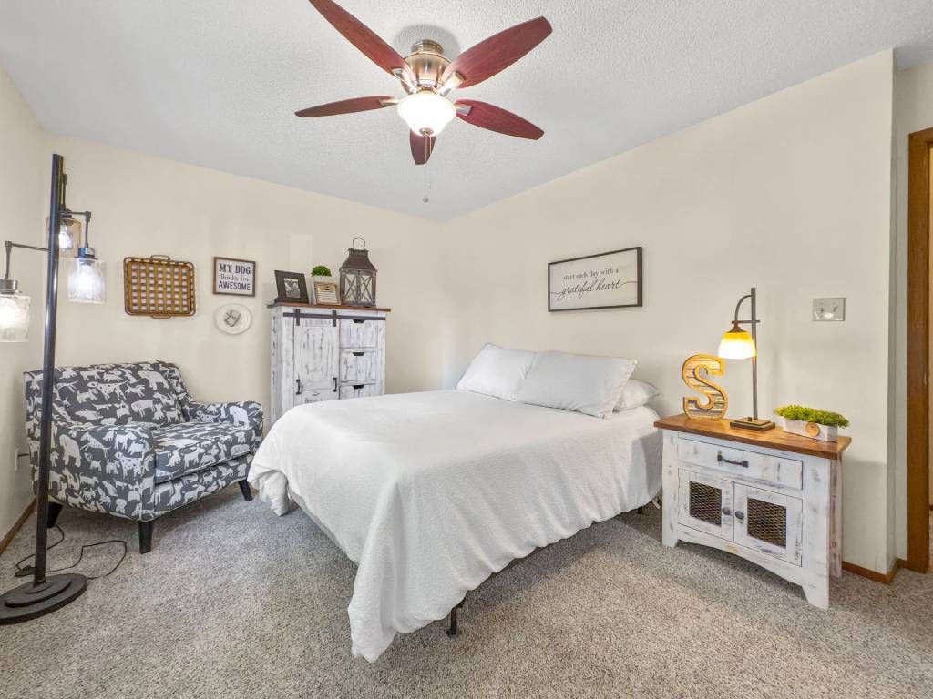 Primary Photo - Sun Prairie & Vista Court