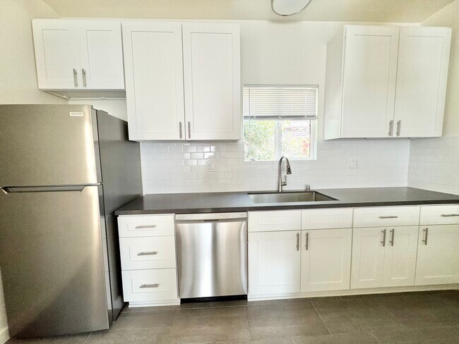Foto del edificio - 515-518 3/4 N Mariposa Ave