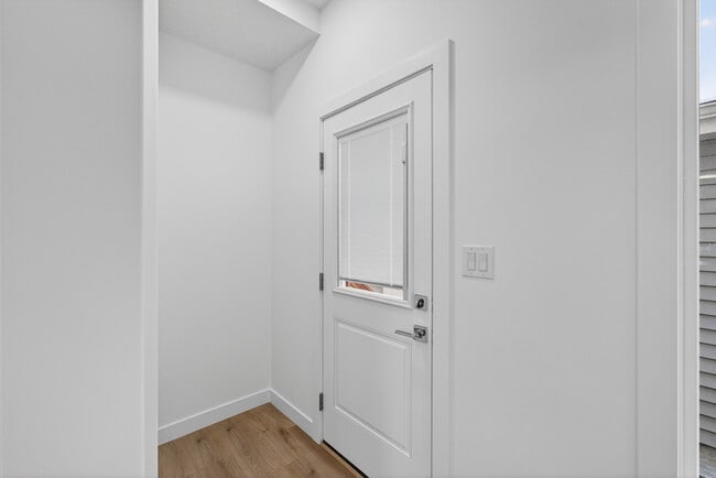 Building Photo - 28 Renwyck Pl
