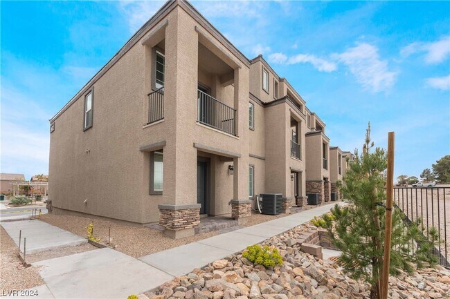 Building Photo - 5653 Steampunk St