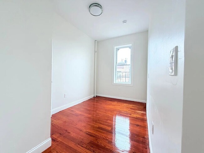 Foto del edificio - 5111 Palisade Ave
