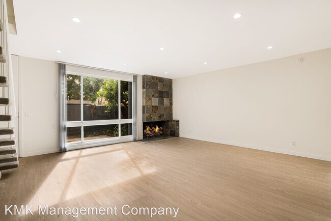 Building Photo - 3 br, 2 bath Apartment - 1558-76 1/2 S. Bu...