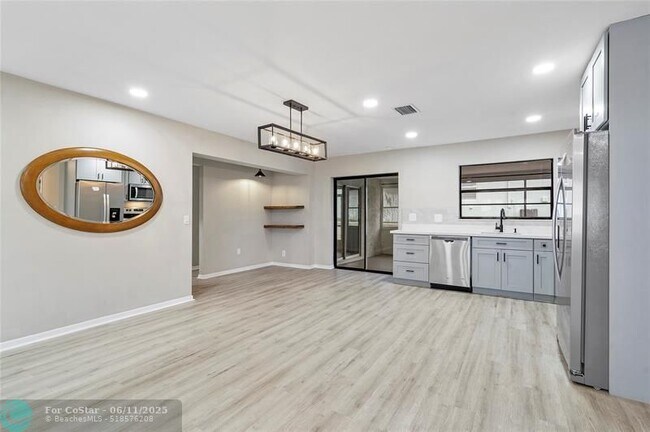 Foto del edificio - 3307 NE Jeannette Dr