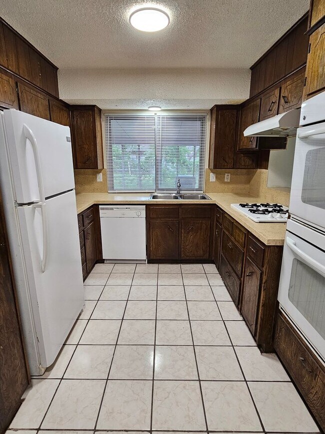 Foto del edificio - 2 BEDROOM HOUSE AVAILABLE NOW!