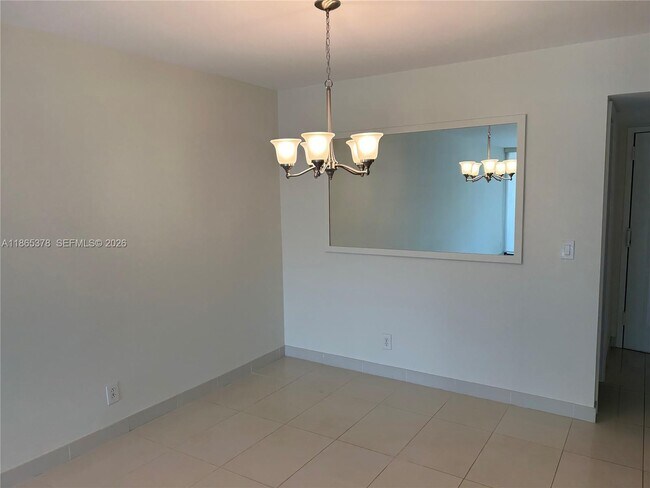 Building Photo - 400 Leslie Dr