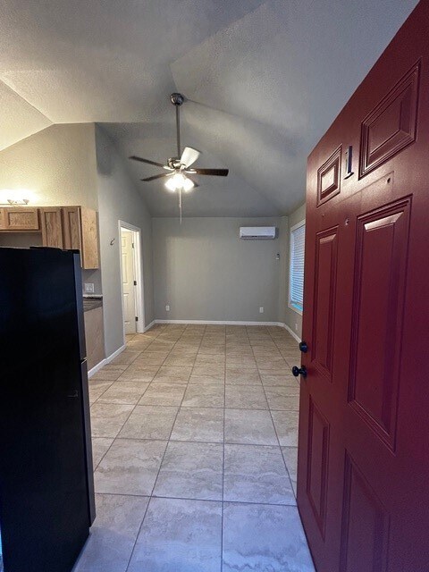 Foto del edificio - 1020 N Main St