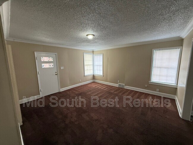 Building Photo - 844 East Dr