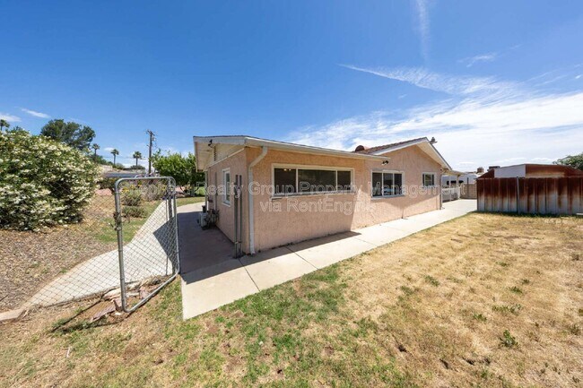 Foto del edificio - 6574 Valley Dr