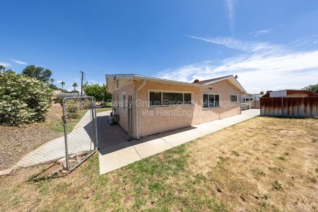 Building Photo - 6574 Valley Dr