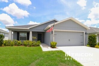 Building Photo - 705 Persian Dr