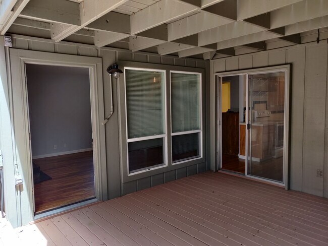 Building Photo - 20390 Fairway Dr