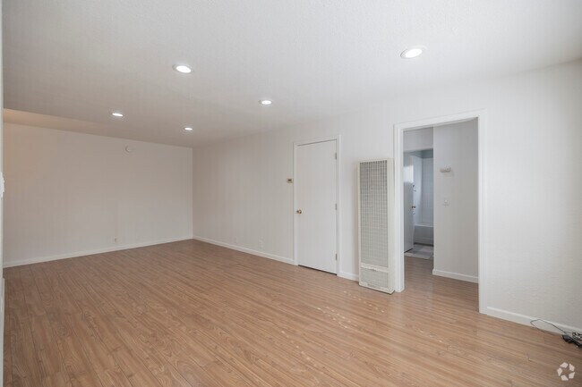 2BR, 1BA - 800SF - Living Room - 2249 Bonar St