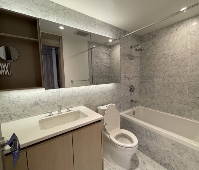 Photo du bâtiment - 4720 Lougheed Hwy.