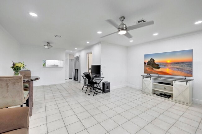 Building Photo - 5903 Channel Dr